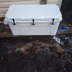 55g  YETI TUNDRA ICE CHEST