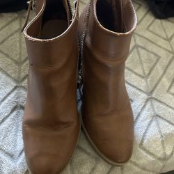 Women Boots Size 8 
