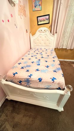 Twin size bed