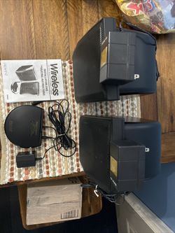 2 Advent Wireless speakers portable 900 MHz
