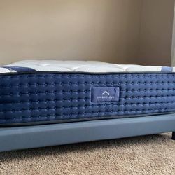 *UNOPENED* Dreamcloud Queen Hybrid Mattress