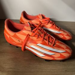 adidas Size 8 Soccer Cleats 