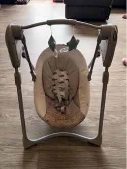 GRACO Slim Spaces Compact Baby Swing