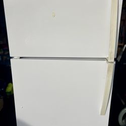 Clean Kenmore Refrigerator – Works Perfect – Great for Garage or Apartment