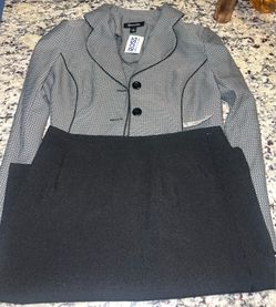 Womens size 8 2 pc Suit Set