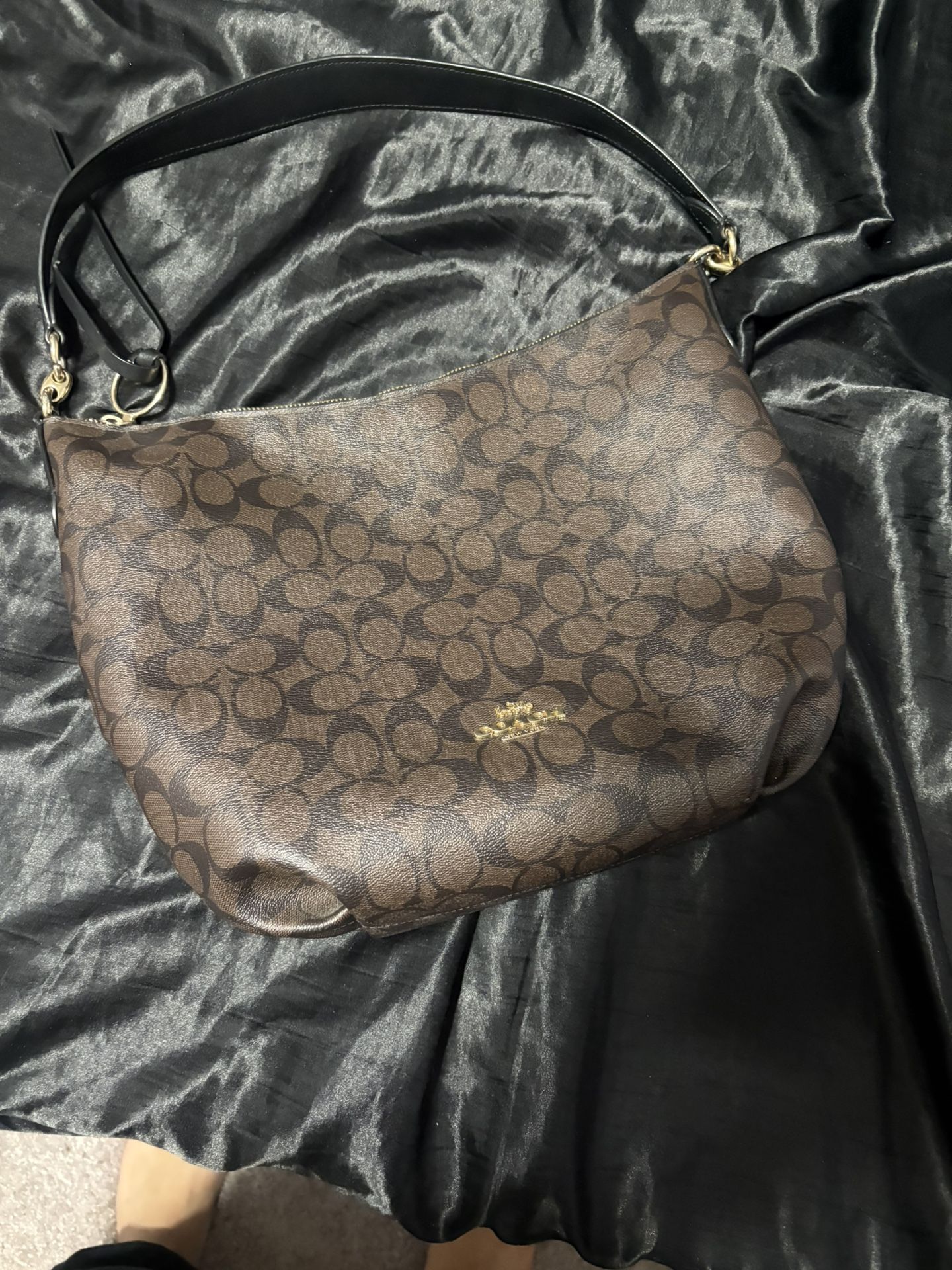Coach - Large Signature Skylar HOBO