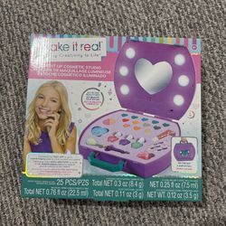 NEW- Make It Real Light Up Cosmetic Studio