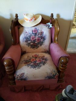 Free Vintage Victorian Couch/ Love Seat/ Ottoman