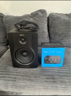 M-Audio BX5 Studio Monitor - Fender AudioBox Go USB-C Audio Interface