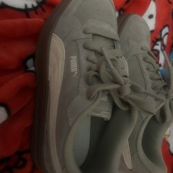 Women’s Size 7.5 Puma Lifted Shoes