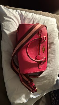Coach Purse With Shoulder Strap