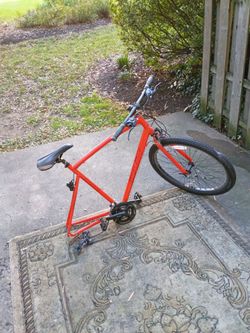 Gravity Red Mountain Bike – Missing Rear Wheel