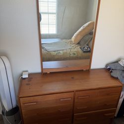 Dresser With Mirror 