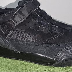 Jordan Spizike Low
Boys' Toddler
Size 8C
Product Details
Brand: Jordan (Nike)
Style: Spizike Low, baby/toddler sizing
Colorway: Black/Anthracite
Mater