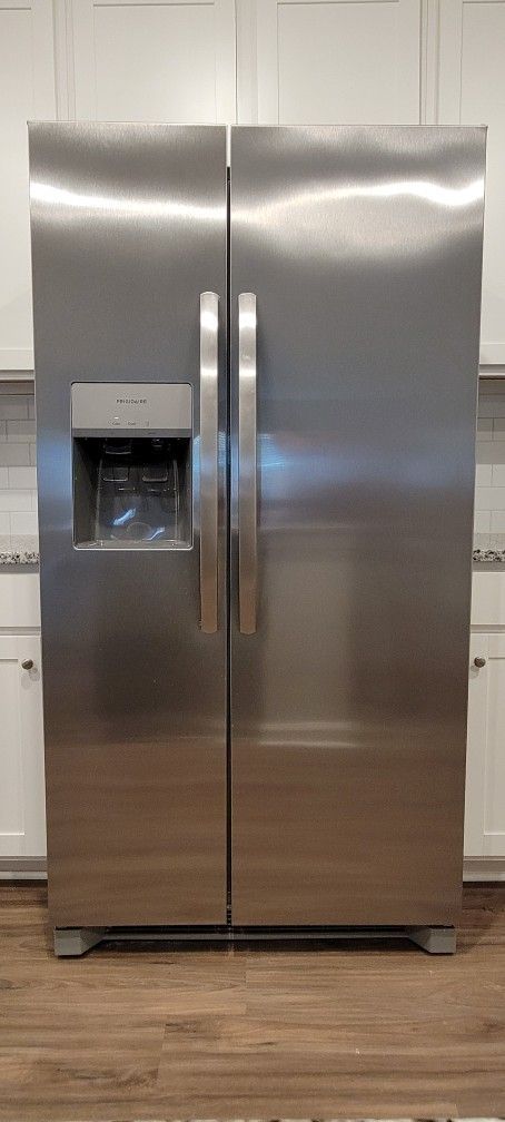 Frigidaire Refrigerator, French Doors