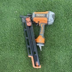RIDGID 21° 3-1/2 in. Round-Head Framing Nailer Used