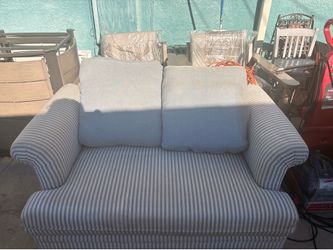 Love seat pull out couch