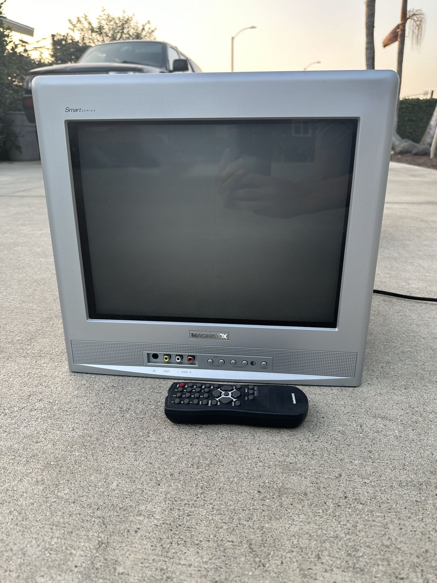 VNDS vintage Magnavox 14’ CRT TV (2005)
