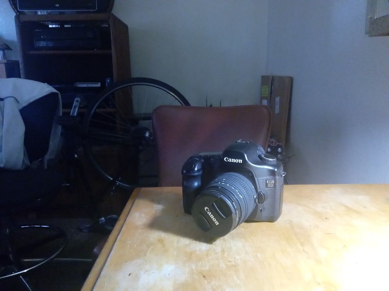 Canon Eos 5d with tripod extra lenses