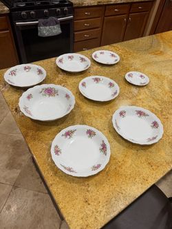 Vintage Rose Floral Dinnerware – 8 Pieces