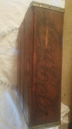 vintage coca cola bottle crate