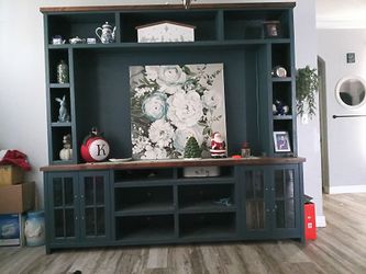 Hutch or entertainment center