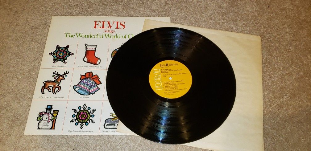 Elvis sings The Wonderful World Of Christmas Vinal Record

