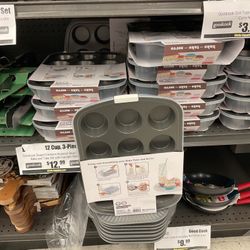 Goodcook Sweet Creations 12 Cup Covered Cupcake Pan 