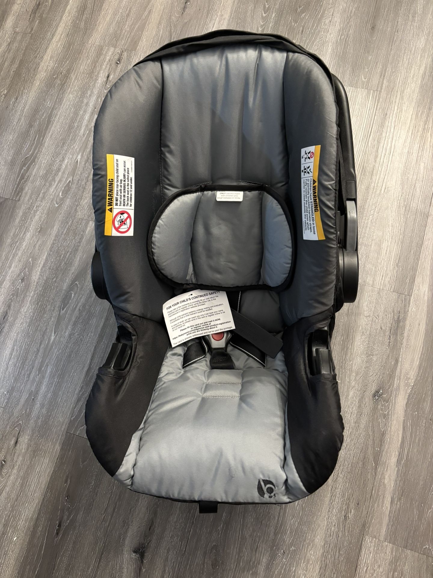 BRAND NEW NEVER USED BabyTrend infant Car Seat + Base
