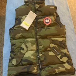Ladies Small Canada Goose Vest