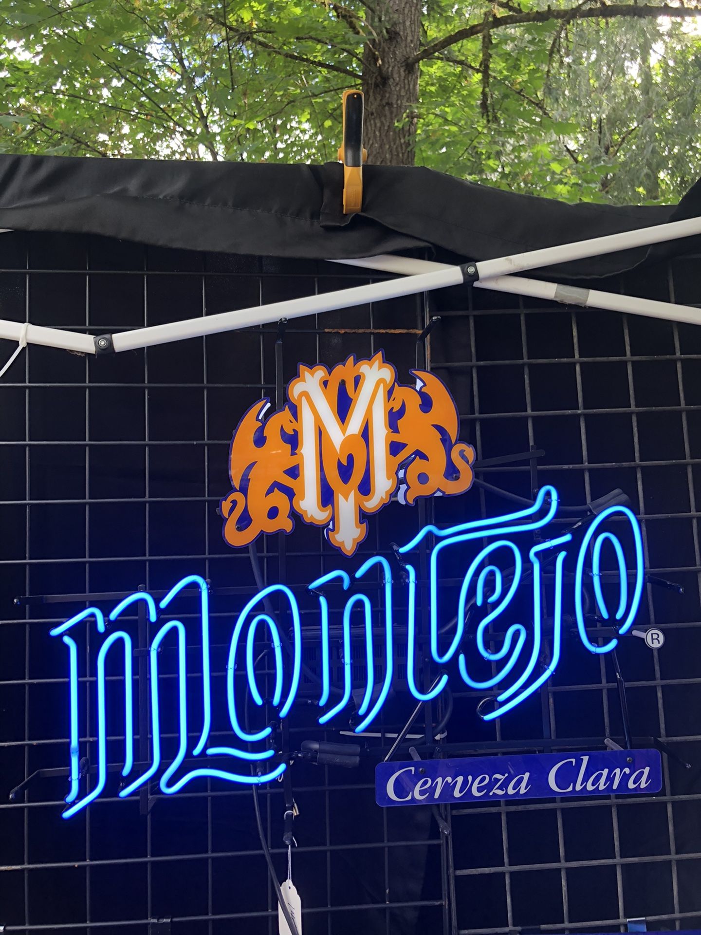 Montejo Neon beer sign