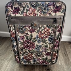 🌸Cute Vintage Suitcase 🧳 🌸