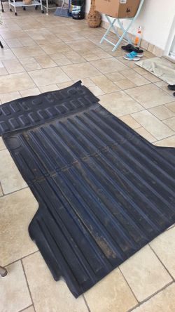 Tapete Para Cama De Camioneta Ford Maverick xl en Buenas Condiciones