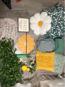 Full size Green floral bedding and decor