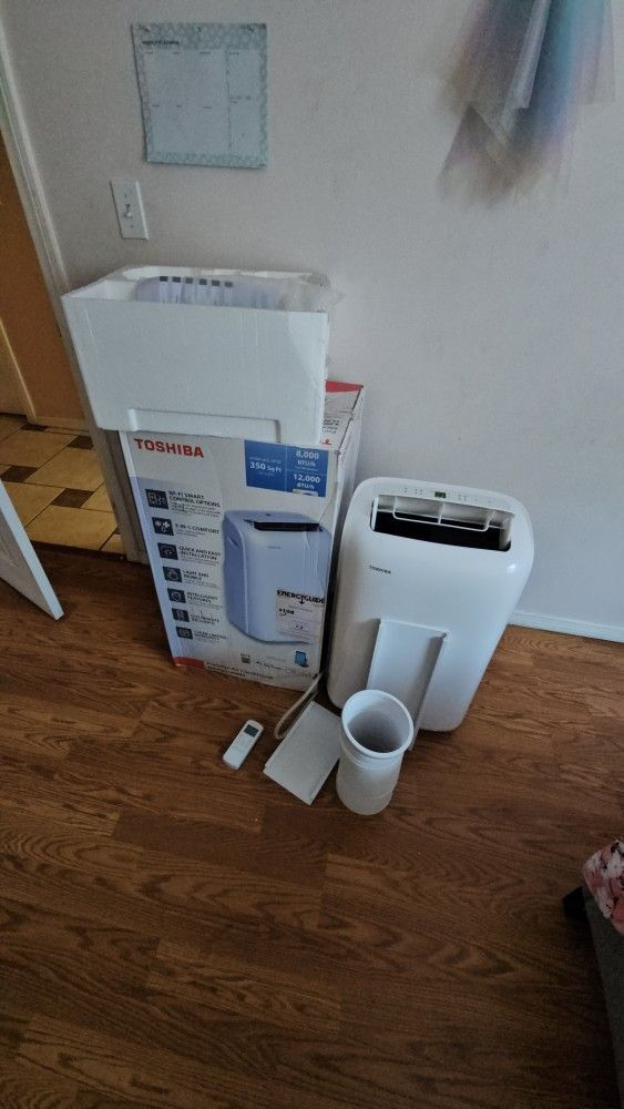 NEW AC PORTABLE TOSHIBA 8000 BTU WIFI 350 SQ FT COMES WITH ACCESSORIES REMOTE CONTROL, EXHAUST HOSE,WINDOW KIT FOR ANY QUESTION TEXT ME PLEASE HABLO E