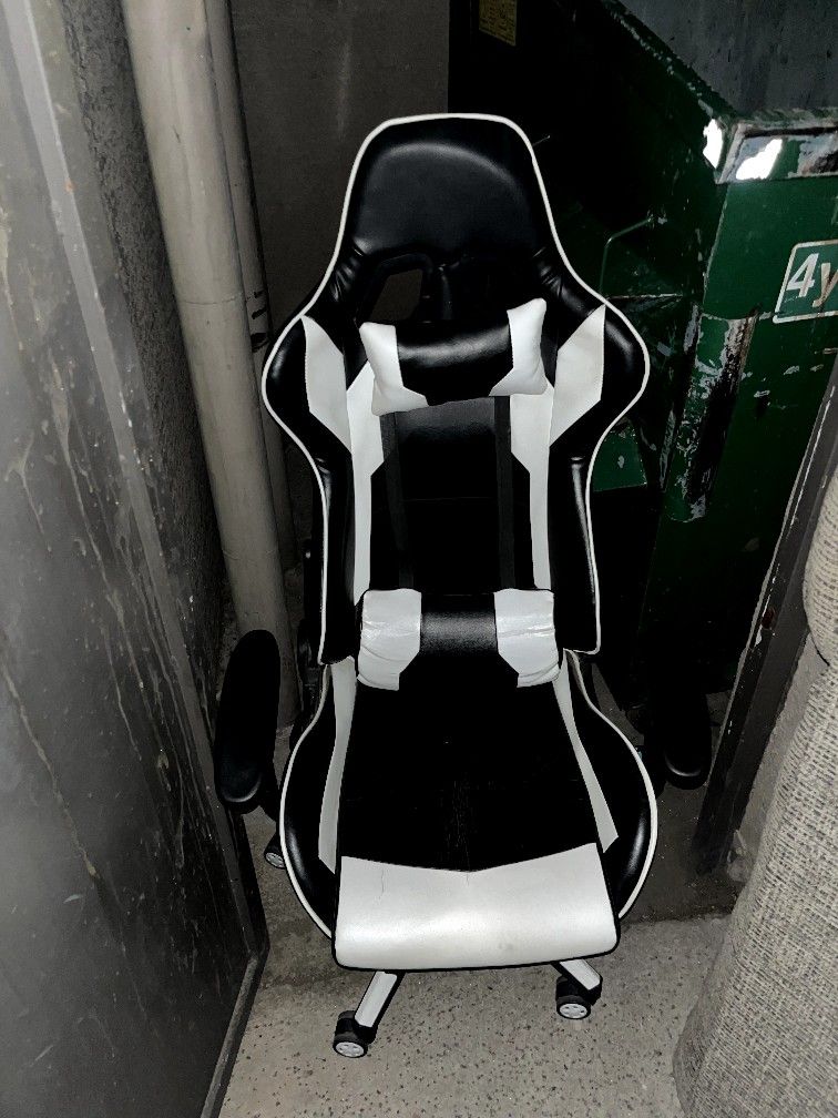 Computer/Gaming Chair 20$