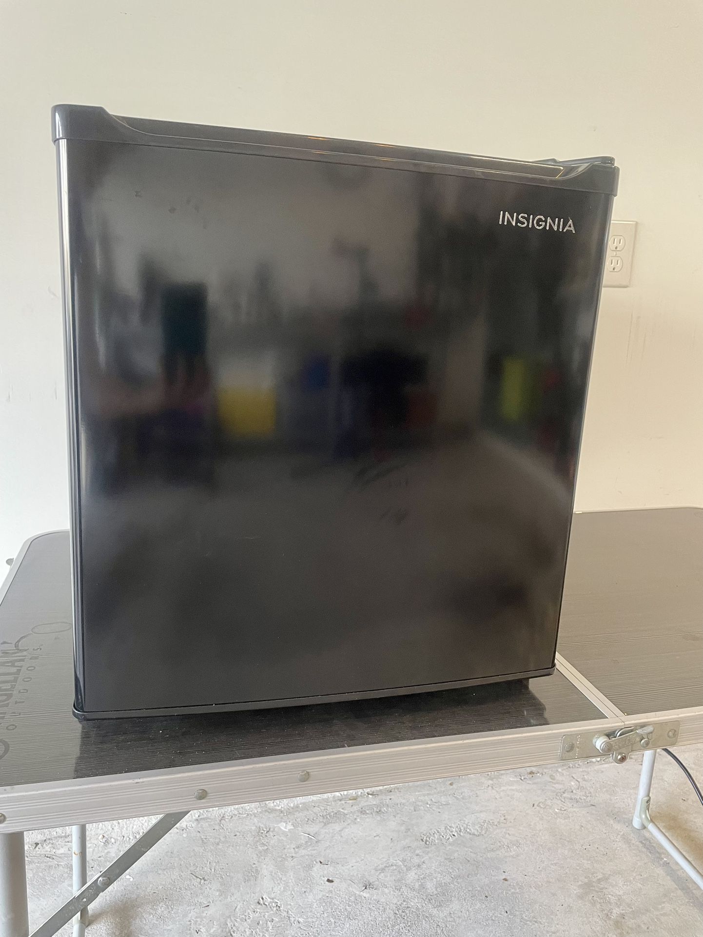 Insignia - 1.7 Cu. Ft. Mini Fridge - Black