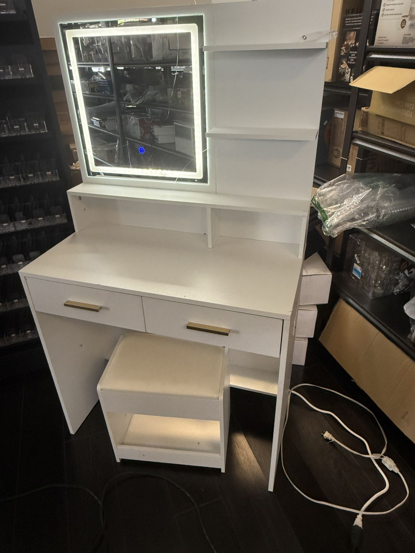 Dressing Table With Mirror Equipped With LED Light 