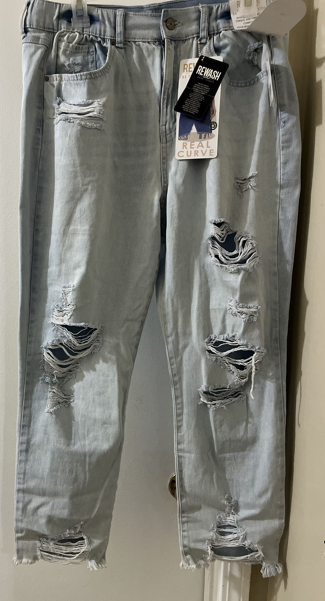 Woman’s Jeans Sz 13 New!!!