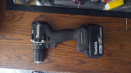 Makita drill with 2x batteries