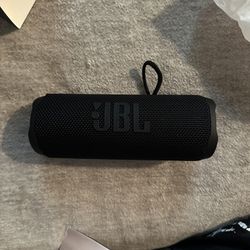 JBL Flip 6 - Portable Bluetooth Speaker, powerful sound and deep