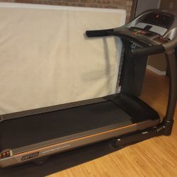 AFG HORIZON 5.1 AT TREADMILL ( EXCELLENT CONDITION & DELIVERY AVAILABLE TODAY)