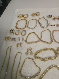 $35 gold Plated Jewelry can use in the beach and pool!