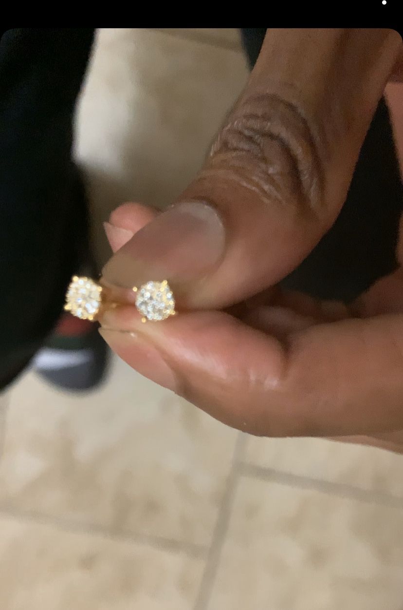10k gold and diamond earrings brand new