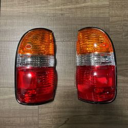 2001-2004 Toyota Tacoma Taillight Assembly