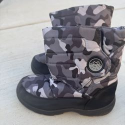 Boys Snow Boots Size 7