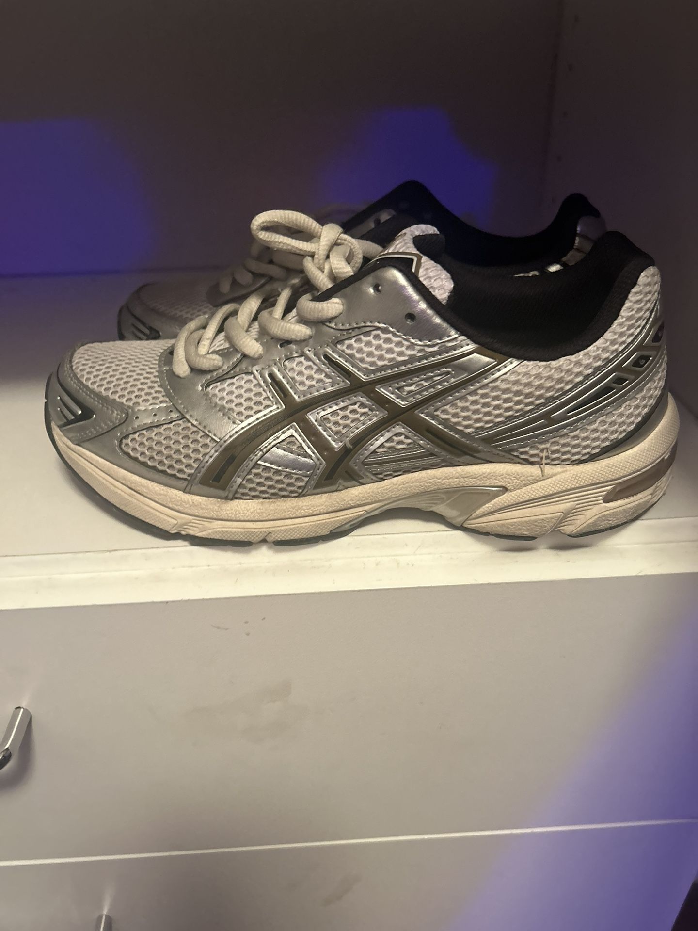 ASICS Size 8 GOOD CONDITION