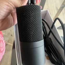 Brand New And Unused Microphone, Perfect For Podcasting Or streaming