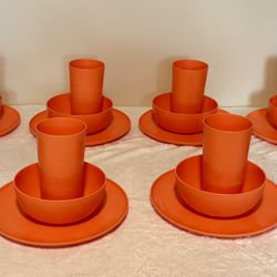 8 Dinner Plates  8 Cereal Bowls 8 26oz Tumblers $20