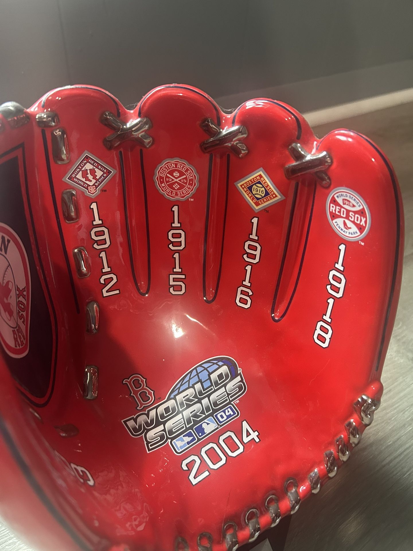 BOSTON RED SOX 2004 WORLD SERIES PORCELAIN BASEBALL GLOVE